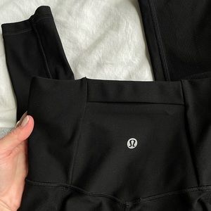 Lululemon leggings high waist like new size 2 fits 0, brand new only worn once.